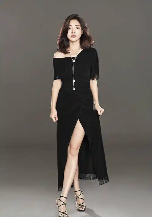 10年龙套女演员,凭爱情公寓大火,凭《大明风华》再度翻红_邓家佳_黑色