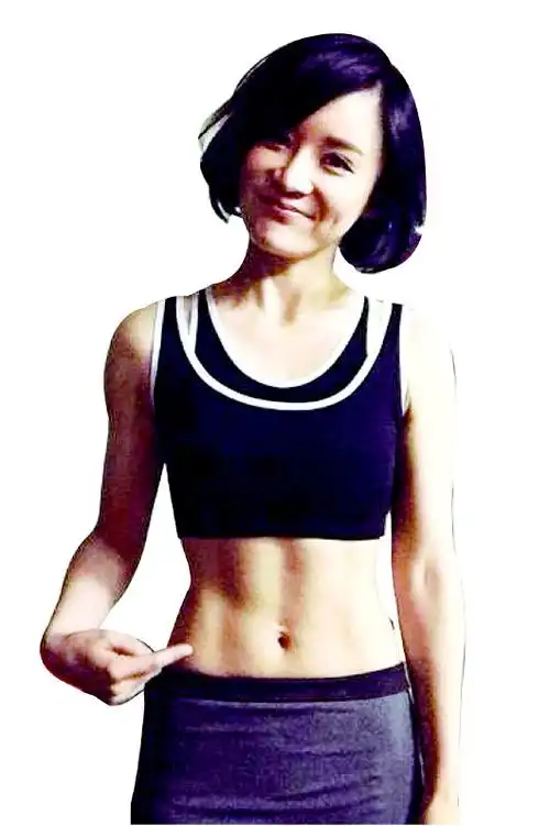 健身热席卷娱乐圈 明星不拼脸爱拼马甲线