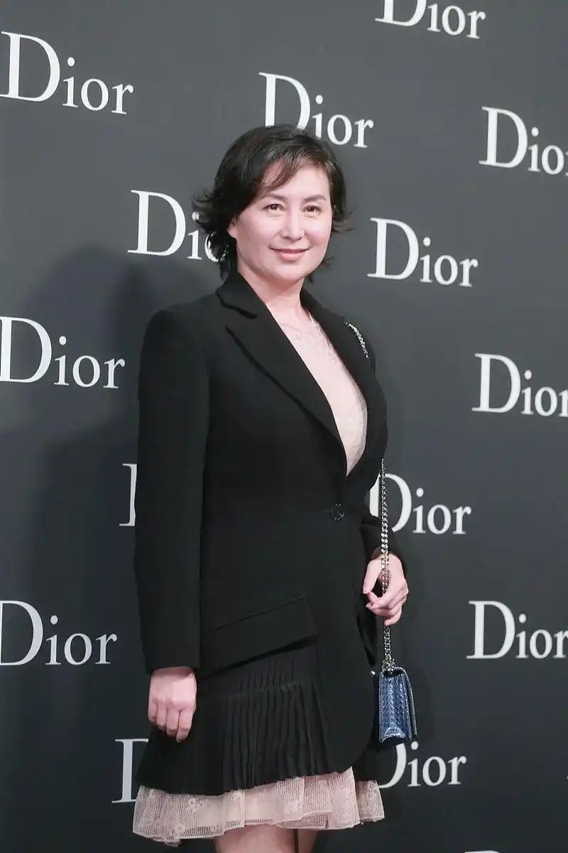 hk)发公告称,因身体原因,其独立非执行董事,董事会