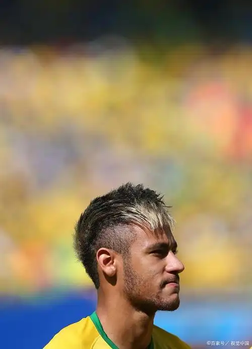 说起足球明星内马尔,就不得不提到金球奖了.