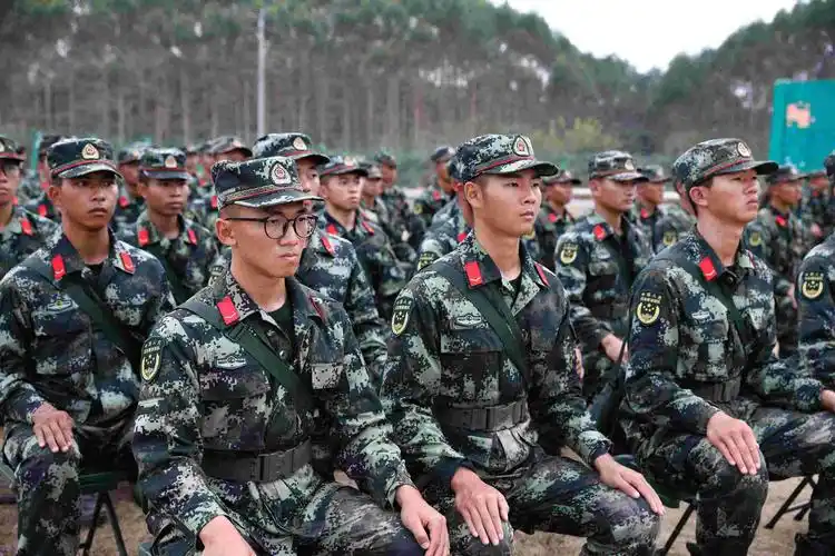 烎烎烎武警新兵打响军旅第一枪