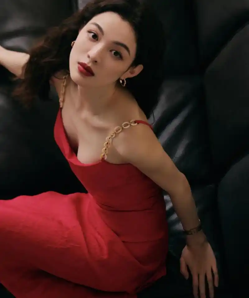 钟楚曦性感泳装照曝光,惊艳众人!她的身材秘密是怎样练成的