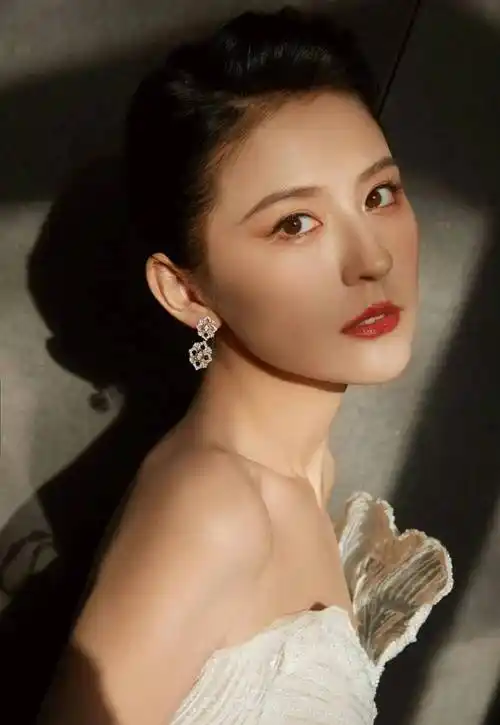 热依扎 性感热辣,演技出众的哈萨克族美女_生活_新疆_北京