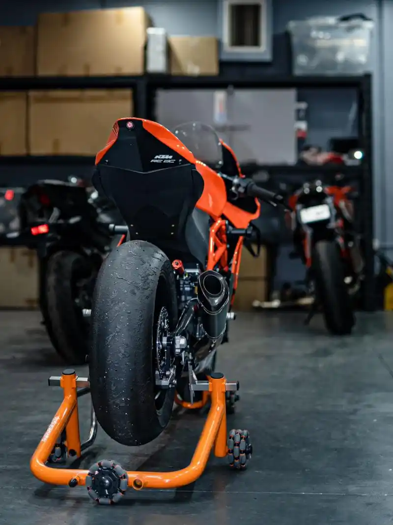 我见到了全球限量100台的ktm rc8c | 墨尔本 2022 ktm rc8c 真的太美