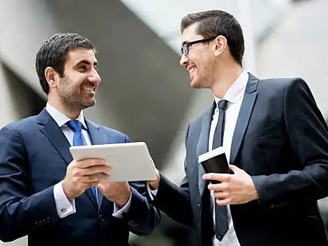 两个,商务人士,交谈,室外,咖啡时间