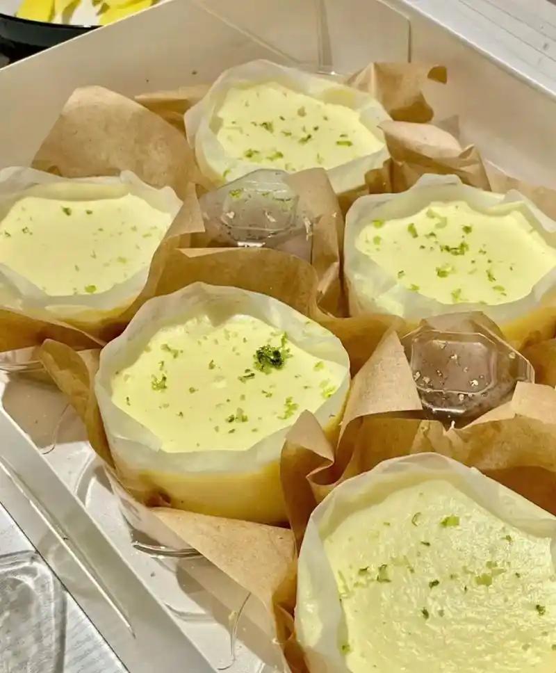 青柠芝士蛋糕90超级好吃上层是轻盈的蛋糕体 - 抖音