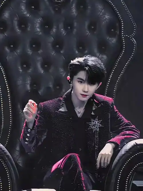 马嘉祺三公绝美舞台照片