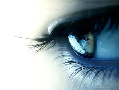 只有泪水洗过的眼睛,才有更开阔的视野.