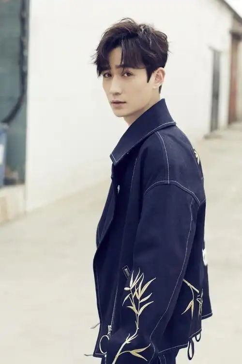 朱一龙帅气写真图片