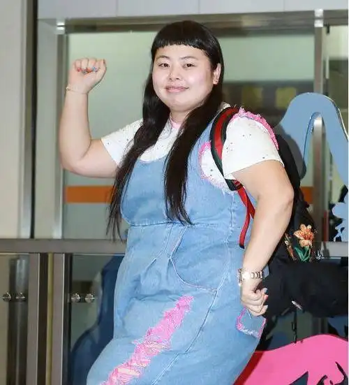 体重200斤的她竟然成了时髦精,成了ins最火美妆博主