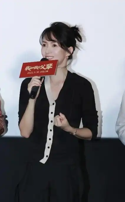 章子怡大变穿衣风格,章子怡在发型和穿搭上