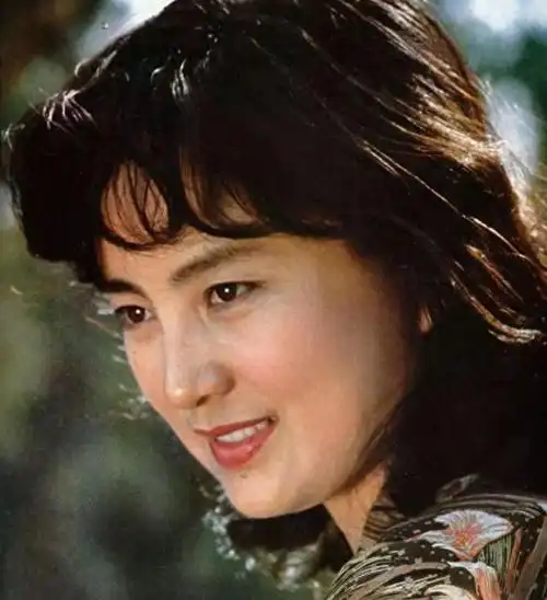 演员张金玲为爱息影遭抛弃带儿子嫁富商被丈夫宠成宝