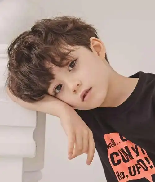5岁萌宝发量惊人,帅气发型穿搭不输小鲜肉,他才是全网最靓的崽_男童