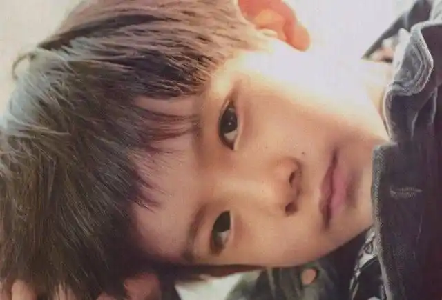 顶顶自出生以来就深得网友们喜欢,长相继承了潘粤明和董洁优良的基因