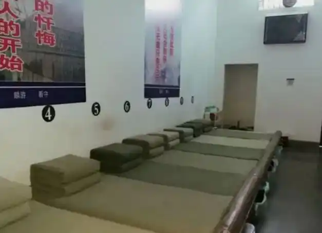 在看守所哪些人睡地板上?睡觉有哪些规矩?