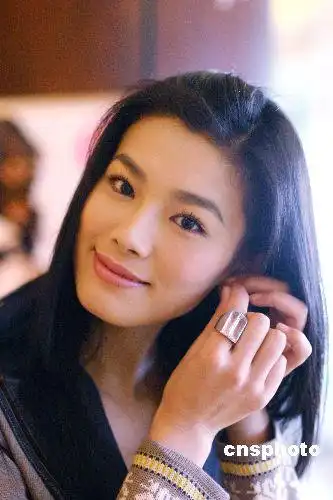 于娜:受过伤害对爱情仍执著 高挑身材是绊脚石