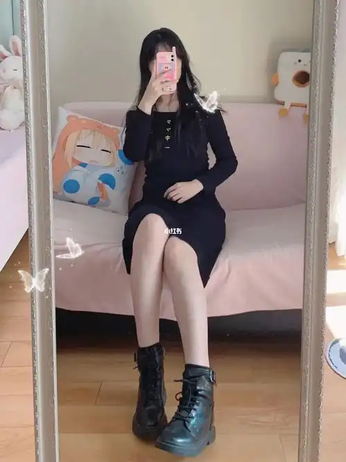 甜妹的尽头是御姐叭～脸遮住,装一下御姐也就这一身,没了#对镜拍  #jk