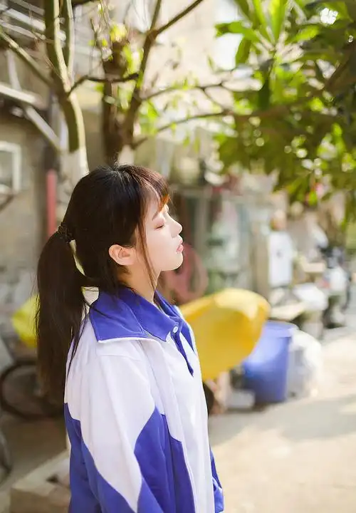 清纯少女学生校服甜美迷人写真图片