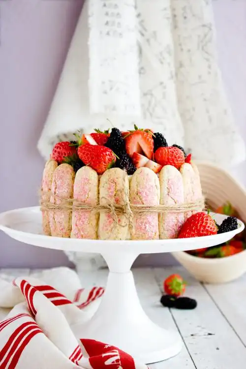 (1)【莓果手指饼干装饰蛋糕】超简单的花样蛋糕