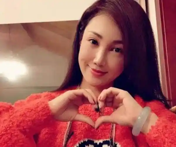 原创2009年其其格的一通电话点醒歌王韩磊从此淡出娱乐圈