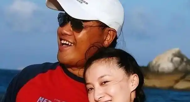 女星徐露:嫌老公不好看,婚后不要孩子!今48岁和19岁女儿似姐妹