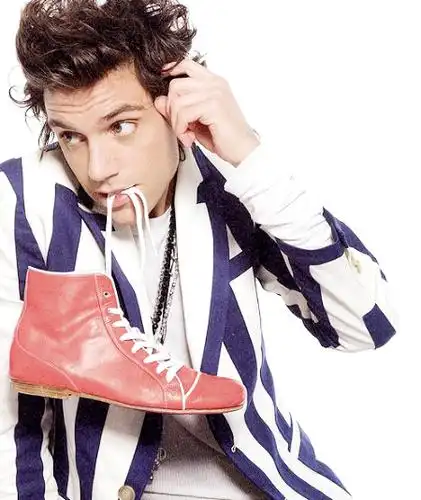 给英国的金童mika盖了个超级小楼.希望大家喜欢