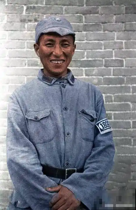 电影上的解放军,八路军和红军怎么区分?1937年8月25日红军改编