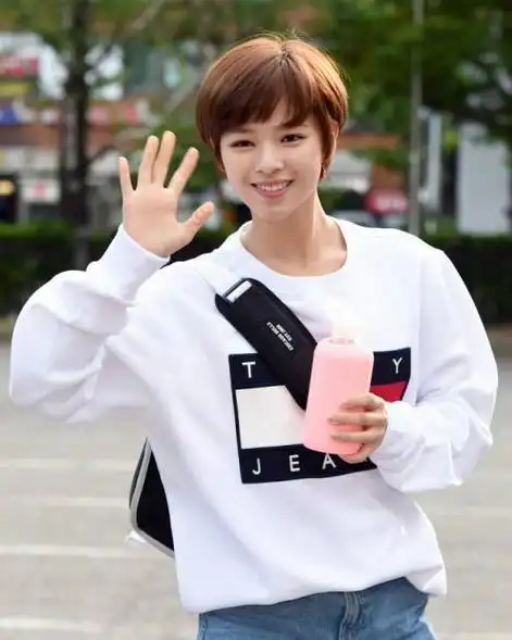 上学时期假小子类型的女生现在都怎么样了?