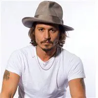 戴帽子男生头像图片【点击鼠标右键下载】