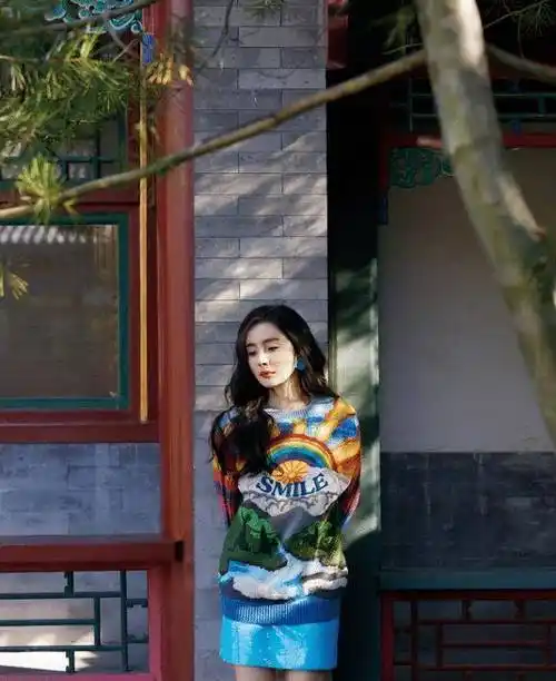 杨幂这奶奶靴是自己设计的看着虽土却意外显腿细