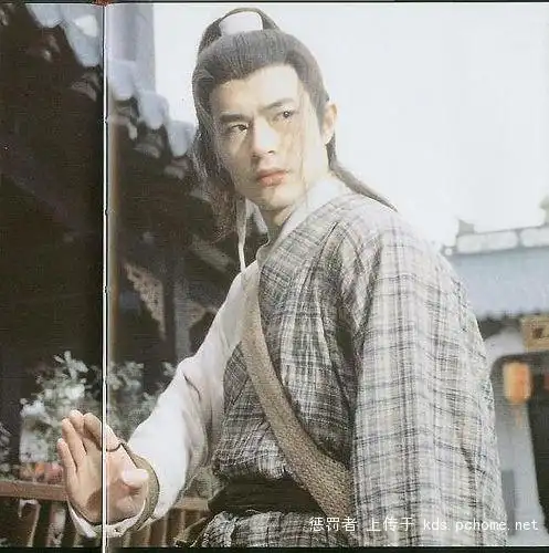 杨过断臂那么多年,怎么剪指甲的呀?