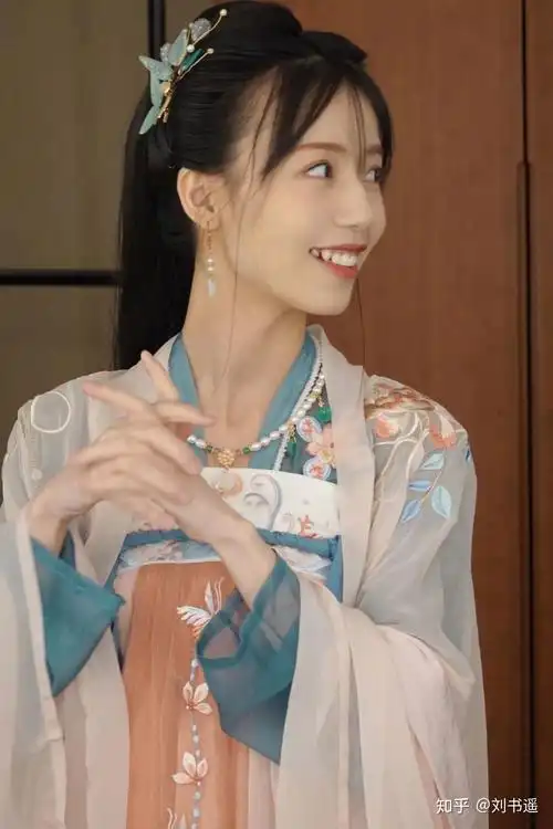 有银临的照片吗可以分享一下吗