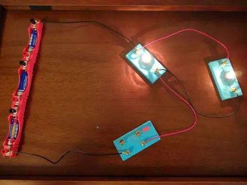 实验现象:并联电路完成,开关闭合两个小灯泡均亮.