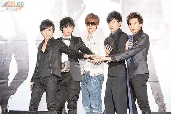 阿纬(左起),敖犬,威廉和小煜以新组合姿态出关