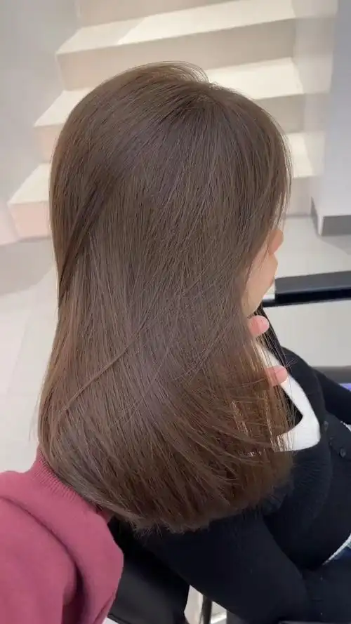 包头染发阿岩另外它也是很显白的颜色