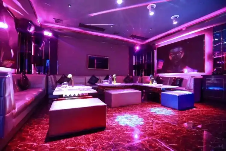 除了音响效果ktv包房调试专属你的音乐嗨唱随时切歌,调换原音,伴奏