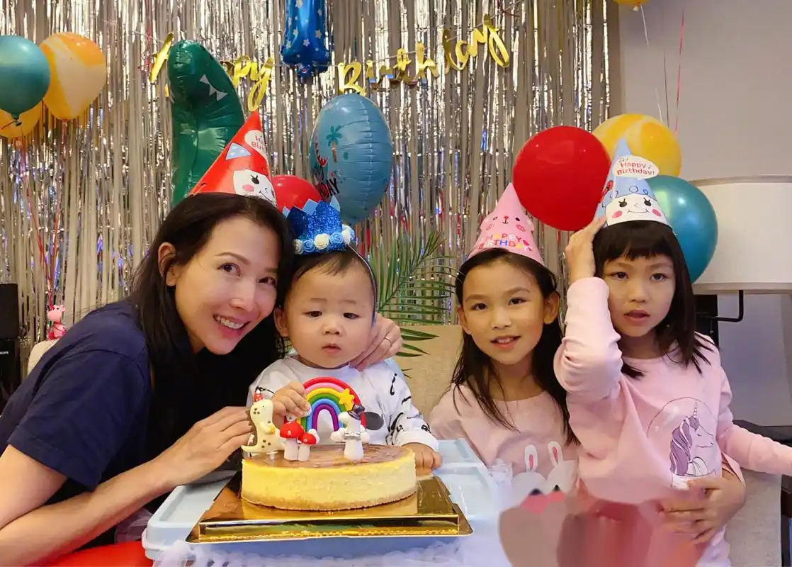 兒女雙全,我只想說,你爸@张晋 很幸福才對,因家中不止他一個男人了!