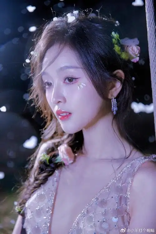 起了探戈你让我意识到神确实存在我被美到眼泪91不止#吴宣仪#‖壁纸