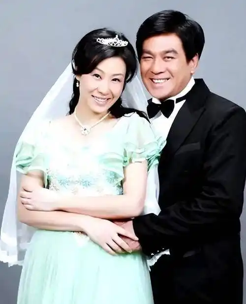 朱时茂:26岁娶初恋,结婚43年分居14年,从青葱少年到白发苍苍_范旭霞