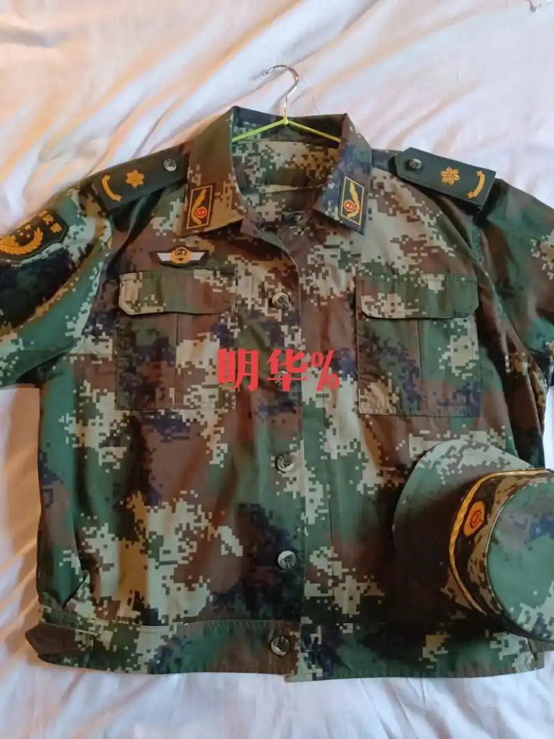 还是那句老话,武警部队自从换发07式后,迷彩服是更换