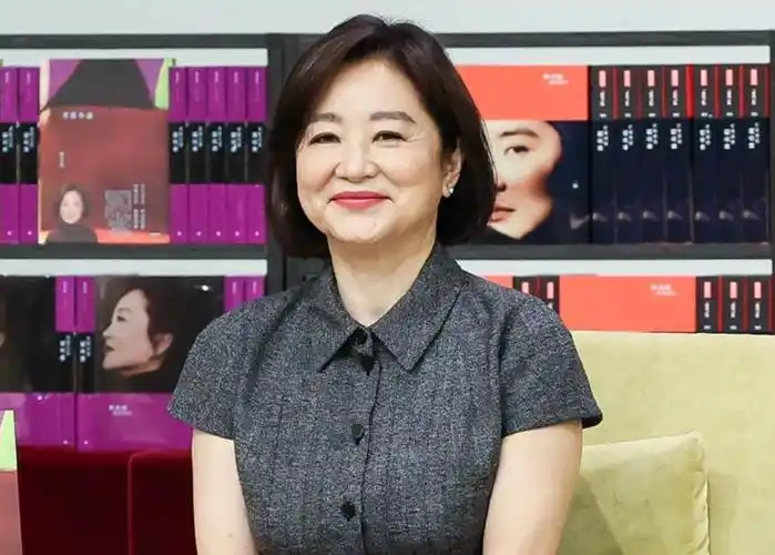 68岁林青霞晚年生活惬意,回应离婚传闻,相信老公人品,祝福前任