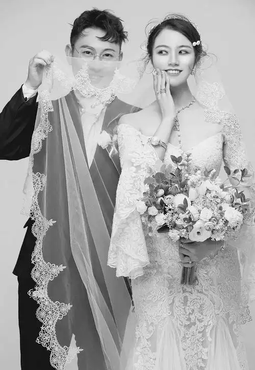 雨丝默片旧电影感婚拍复古黑白婚纱照