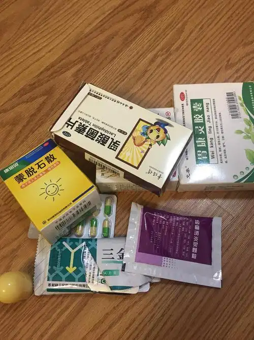 过几天准备去稻城亚丁,买了一大堆必备药品,翻抽屉才发现已经堆积了