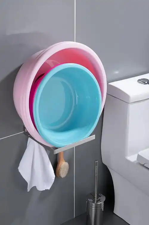 可家里偏偏有了,脸盆是个很占空间的物品,尤其对于卫生间不大的家庭