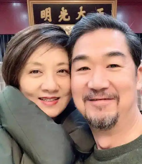 嫁二婚张国立,因前妻承诺一生未生儿育女,"凤姐"邓婕值得吗_工作_南极