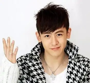 帅气男生短碎发