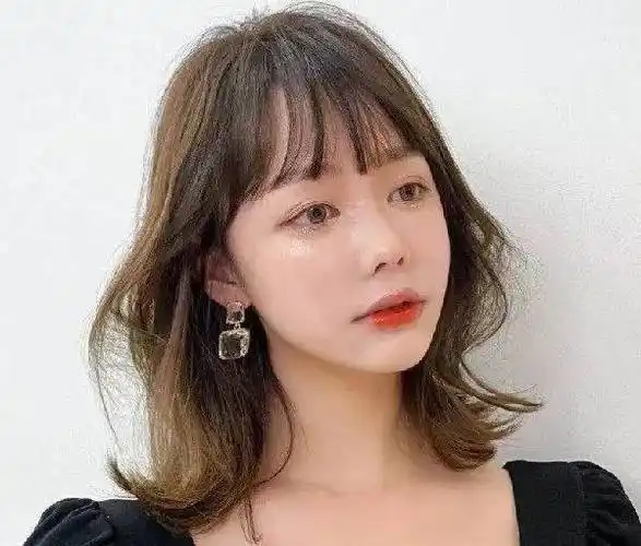 减龄修颜锁骨发,靓丽迷人,轻松塑造百变女神气质_发型_刘海比_女生