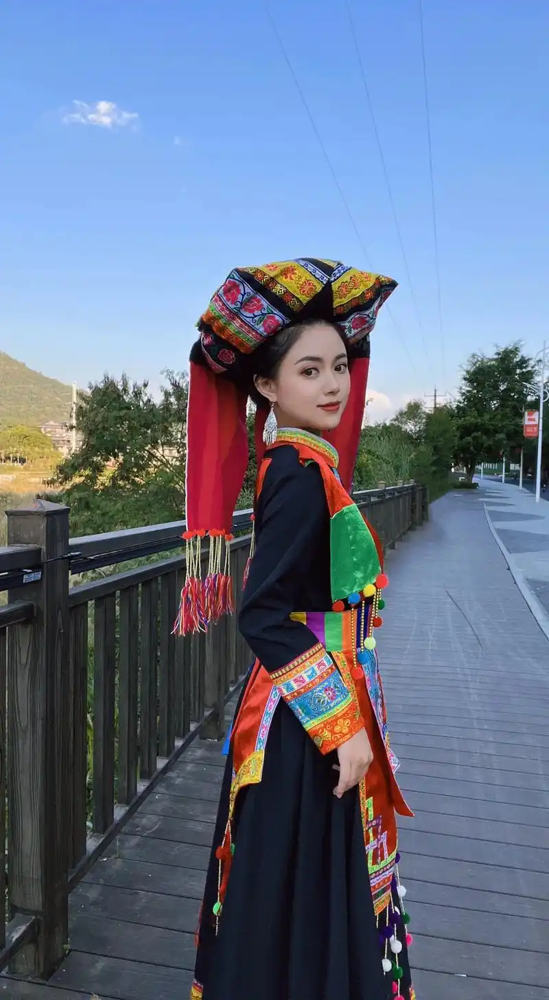 云南德宏#傈僳族服饰 #云南女孩 #有家就有乐事 这段时间 - 抖音