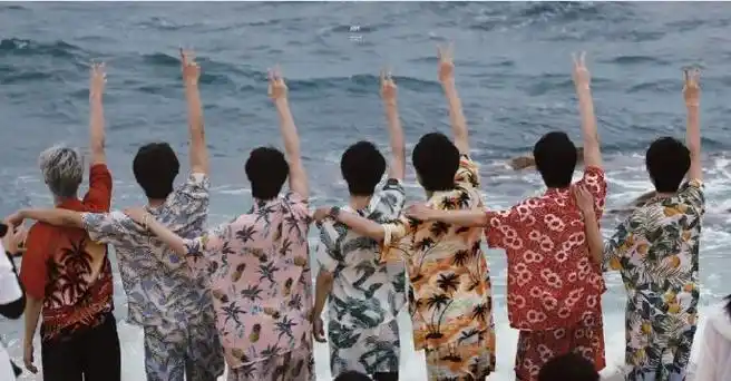 时代少年团#时代少年团背影比耶合集96709915    四年时间.