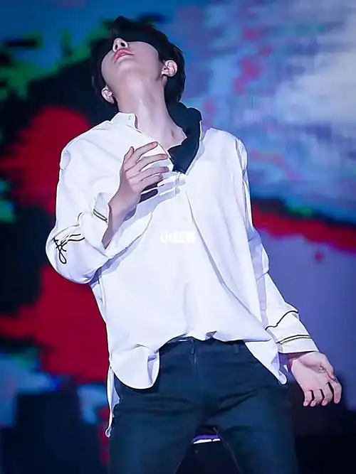 不能错过的王一博禁欲系蒙眼舞